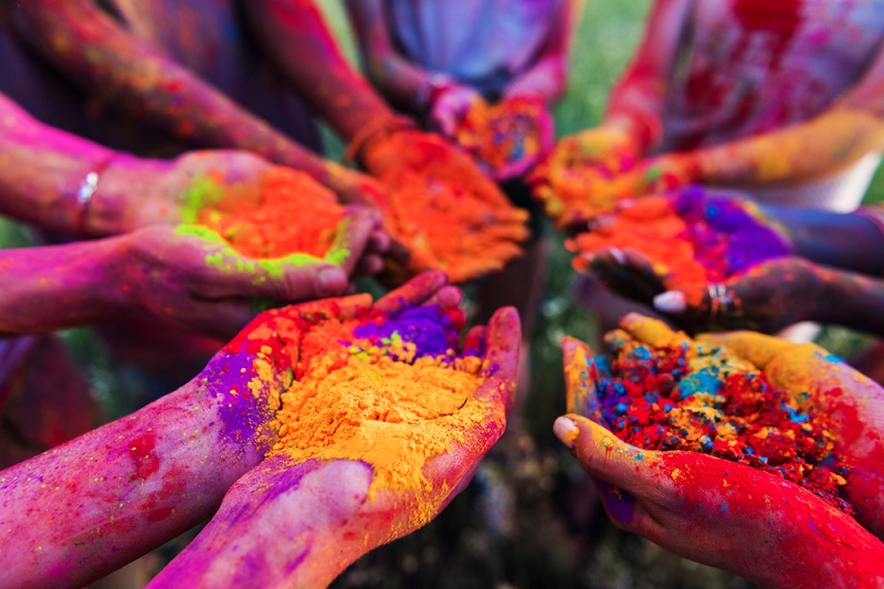 10 ways to have a safe and Happy Holi!